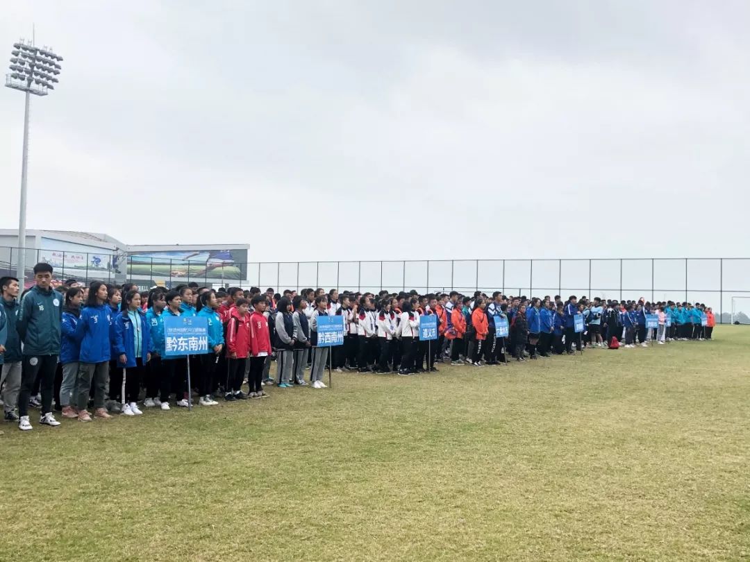 一共有32支球队参加比赛,各路高手齐聚一堂运动会