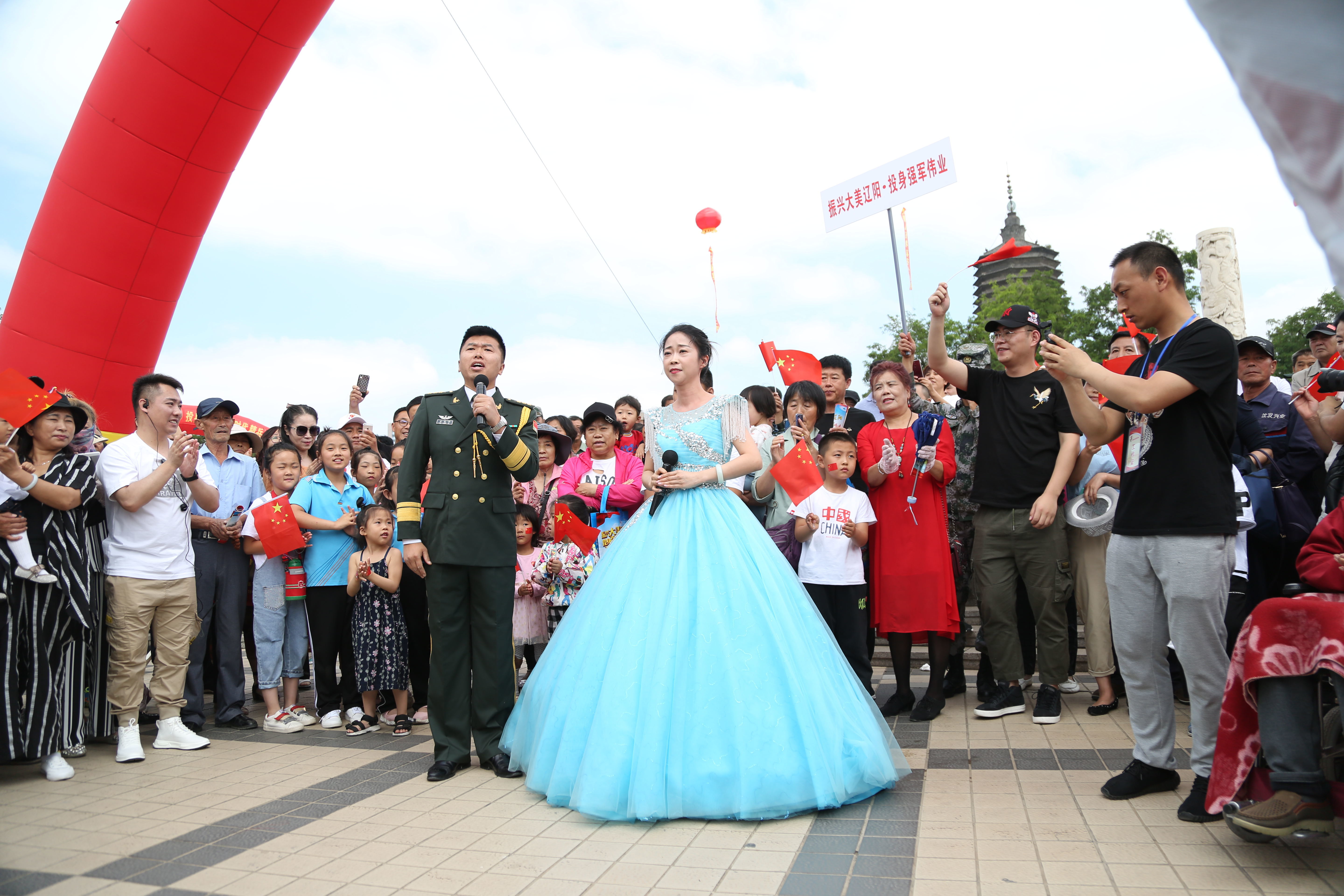 辽宁沈阳:广场“快闪”掀起参军热