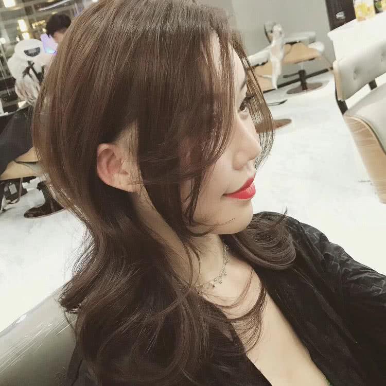 优雅少女脸适合什么发型学生党,适合优雅文艺脸的发型学生党长发