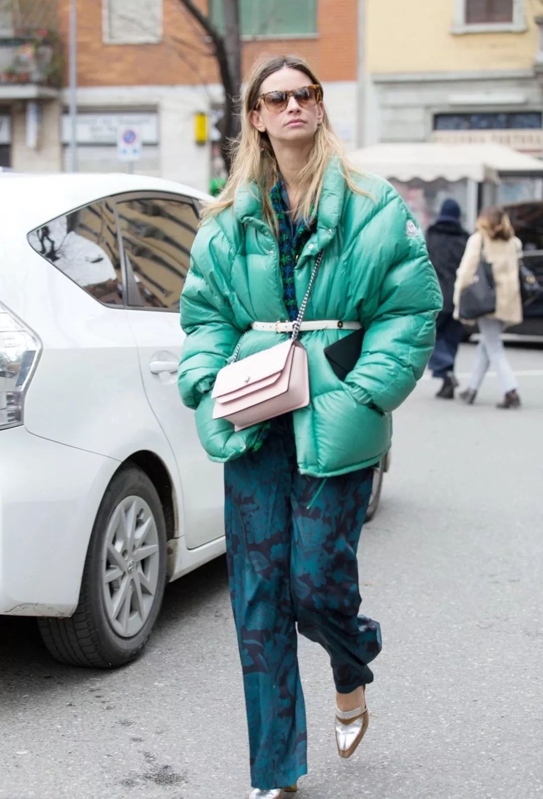 40-50岁洋气羽绒服裤子,冬天流行这样的羽绒服温暖又时髦