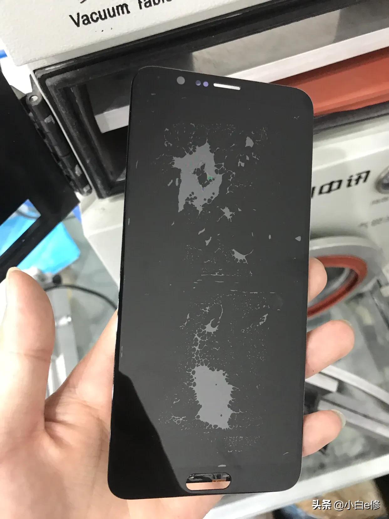 荣耀v10换外屏后出现黑点,荣耀v10换屏幕总成出现花屏