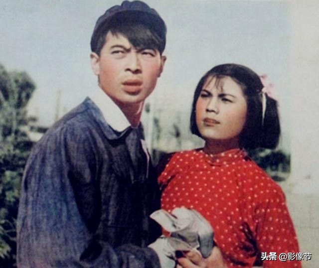 为何这部反特片的背景从国庆改到劳动节，又从劳动节改回国庆？