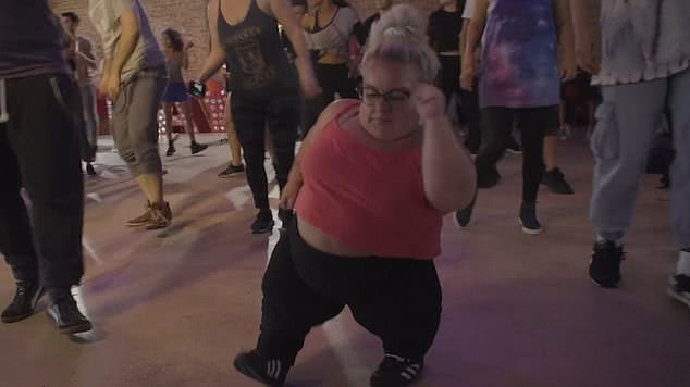 19岁侏儒身高仅1米,最美1米3侏儒症女