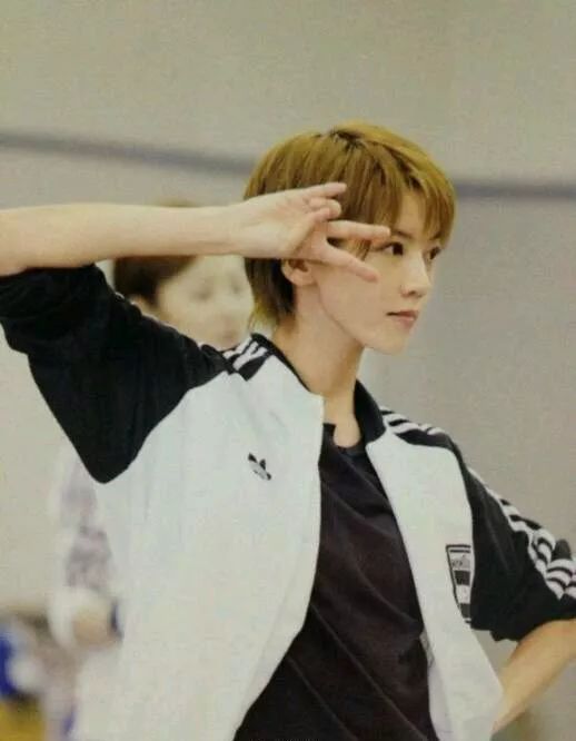 宝冢歌剧团男役可爱片段,宝冢歌剧团男役展示魅力