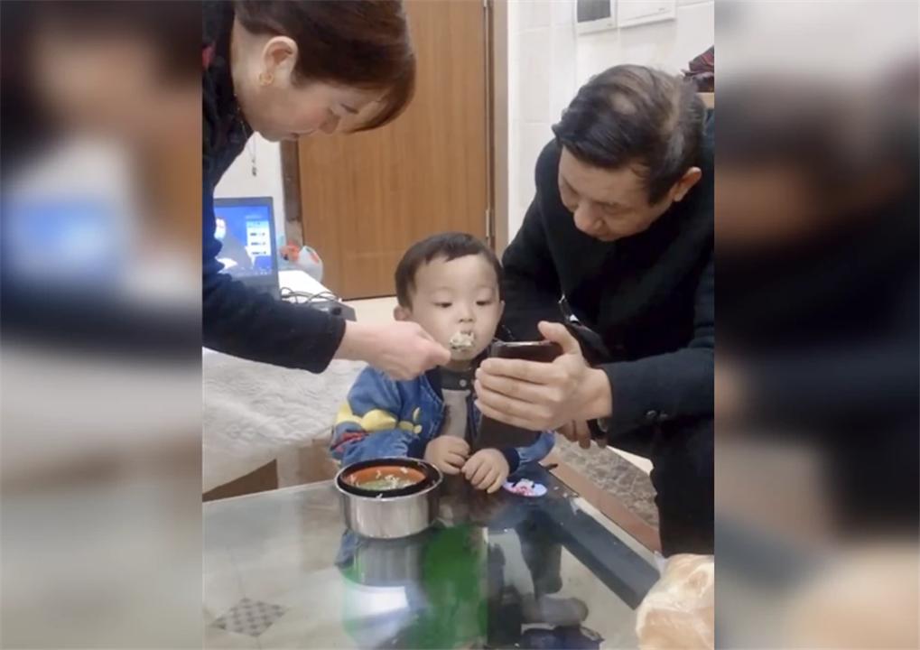 老一辈太宠宝宝怎么办,老人太宠孩子被宠坏了怎么办