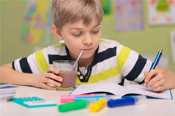 孩子学习经常记不住怎么办,孩子上课注意力不集中学习做作业