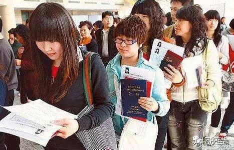 房东房子卖了原租赁合同有效吗,被房东收回的房屋合同有效吗