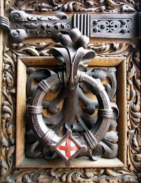 尘封历史往事,尘封的木制大门