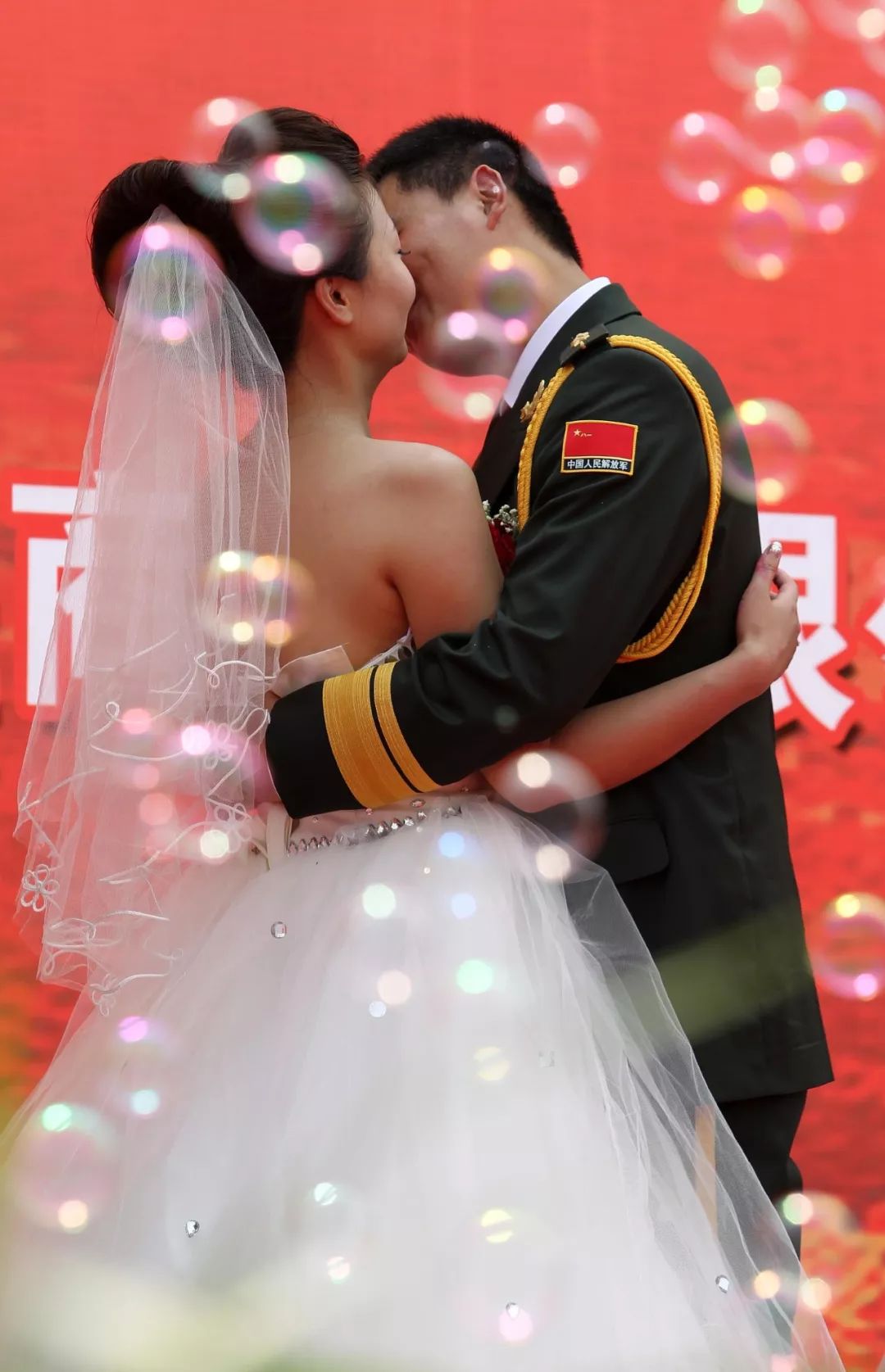 520必备的战袍,520军营婚纱