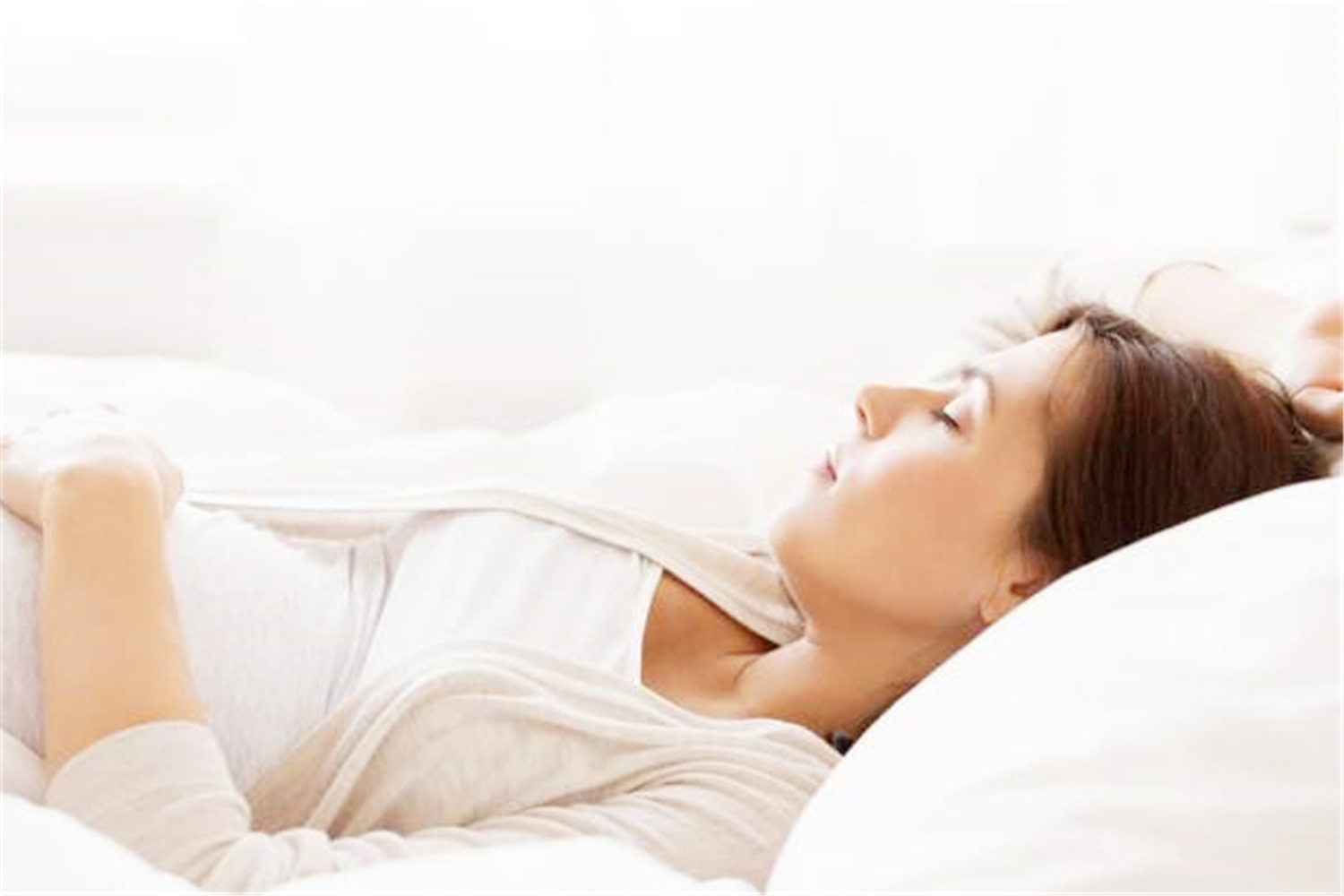 孕晚期左侧睡觉胎动频繁怎么回事,孕晚期左侧睡胎儿胎动频繁怎么办