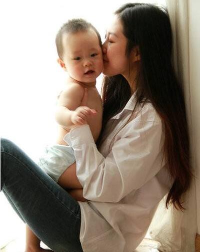 母亲是乙肝小三阳宝宝能传染上吗,有乙肝小三阳可以给孩子喂母乳吗