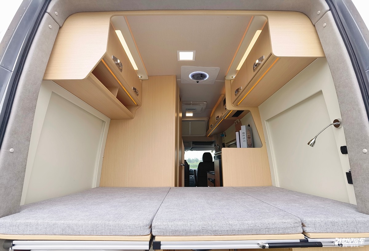 想要大空间?没门!恒温系统打造舒适二人世界,卫航V590B型房车