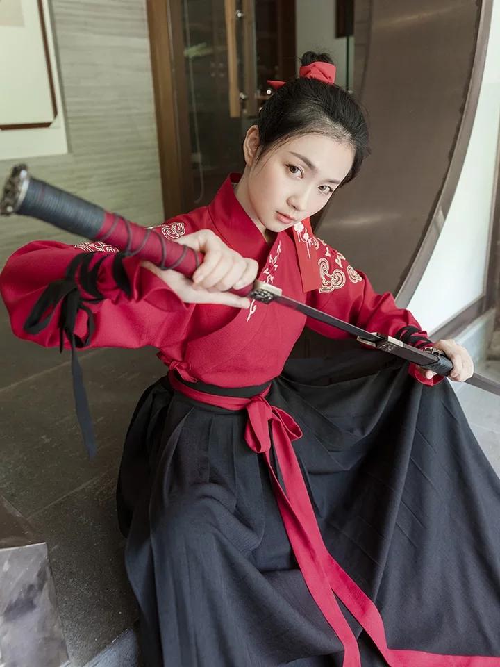 汉服的款式和颜色如何选择,汉服穿哪种款式好看