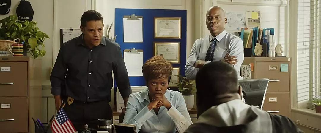 《逃出绝命镇》|“换脑续命”下的种族议题