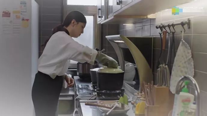 小欢喜黄磊和沙溢在地下车库,小欢喜沙溢黄磊父母年轻时的模样