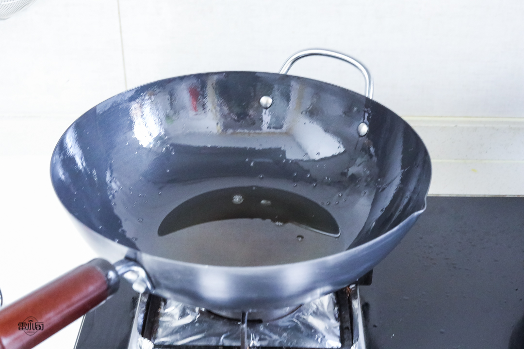 铁锅第一次用怎么处理不粘锅,用过的铁锅怎么不粘锅妙招