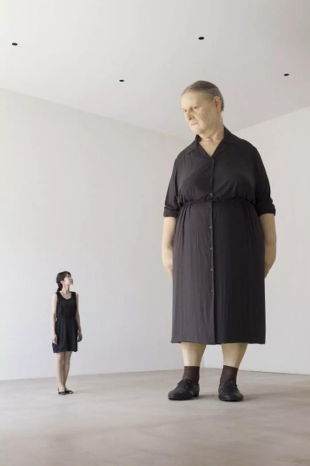 白天打卡33组奇妙的巨大装置，夜晚欣赏蓝色的光之海洋