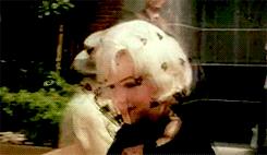 《不合时宜的人》充满了死亡的味道梦露拍摄现场虐待电影皇帝