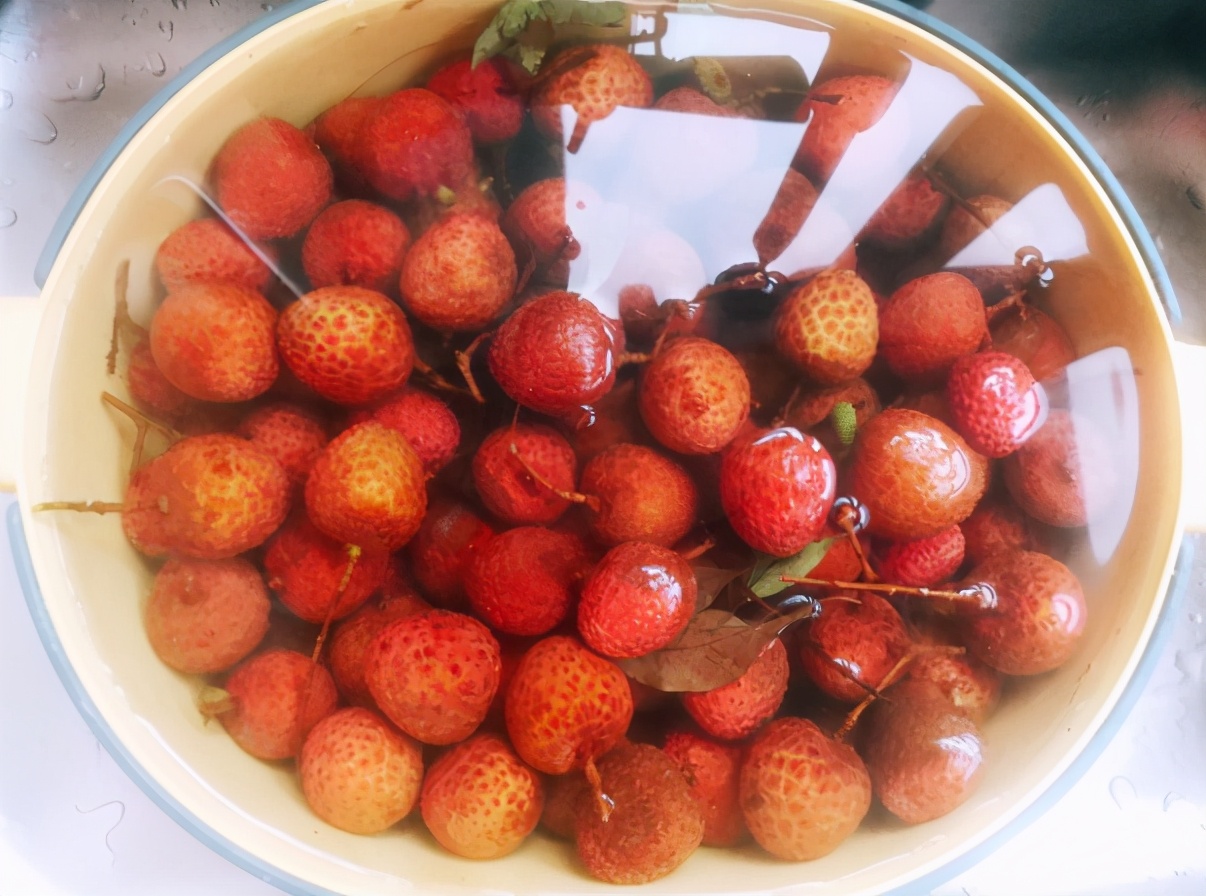 吃不完的新鲜荔枝怎么吃,荔枝在冰箱里可以保存几天