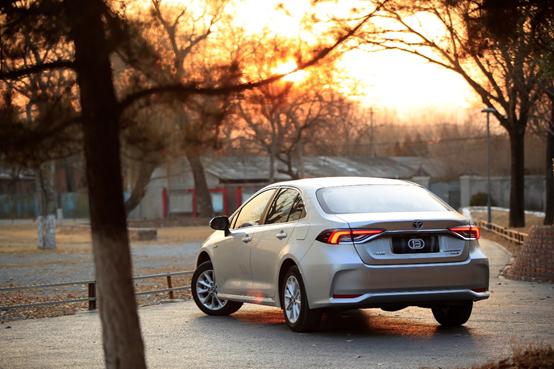 丰田卡罗拉双擎旗舰版试驾,真香定律广汽丰田tnga驾趣体验营