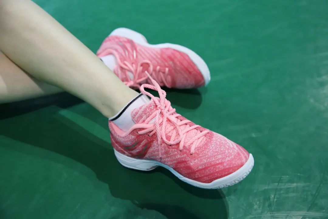专业羽毛球鞋适合平时穿吗,一双羽毛球鞋可以干什么