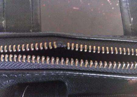 衣服拉链不好拉怎么办教你一招,衣服拉链不顺畅是什么原因