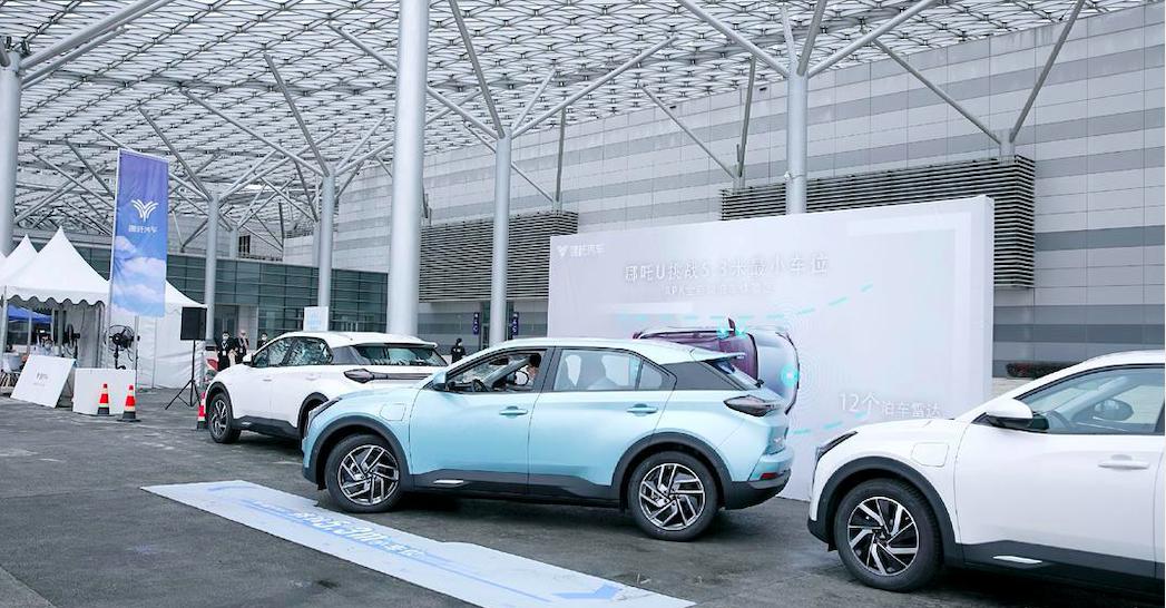 把车钥匙做成指尖陀螺？这才是纯电SUV里的“创意玩家”