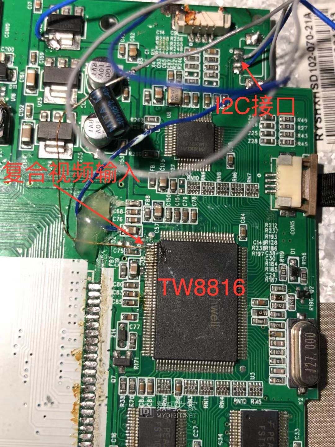 高能炫技爱折腾！奥迪Q5车机加装AV视频输入可玩游戏“坦克大战”