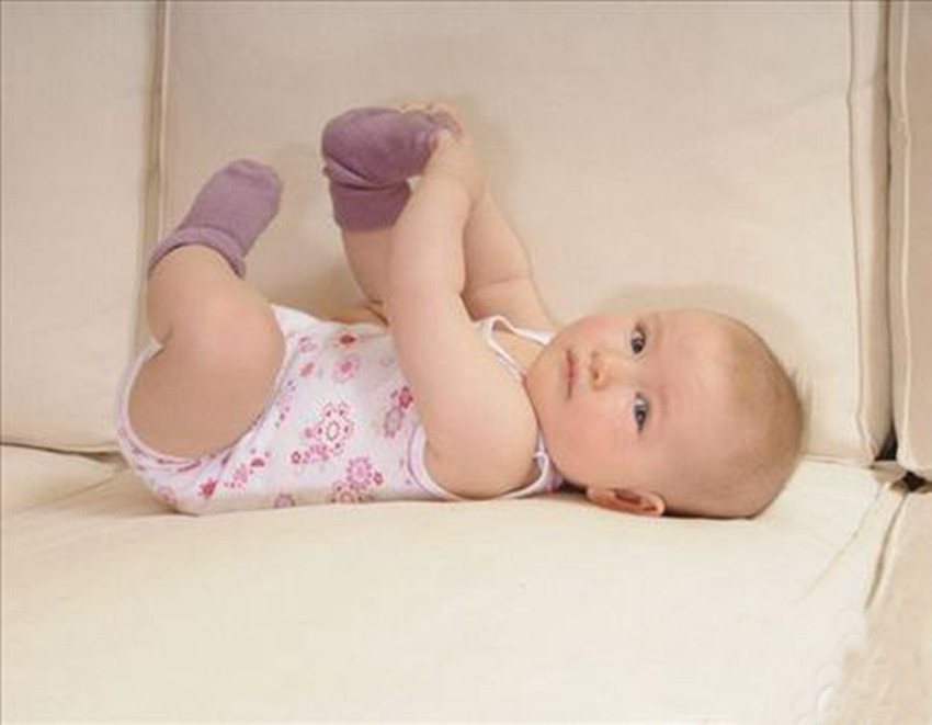 宝宝骨关节活动有响声,宝宝左侧额骨骨折怎么办