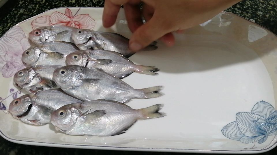 如何做红烧淡水银鲳,小银鲳各种做法