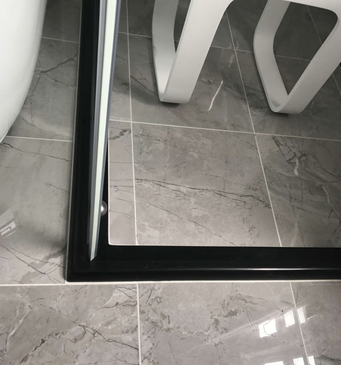 玻璃胶里面发霉怎么彻底解决,玻璃胶严重发霉怎么办