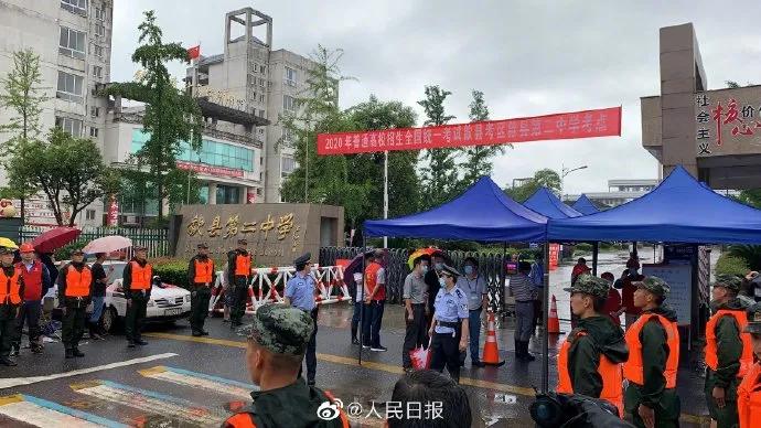 寒夜中有你们逆风而行的身影,逆风而行风雨中的身影