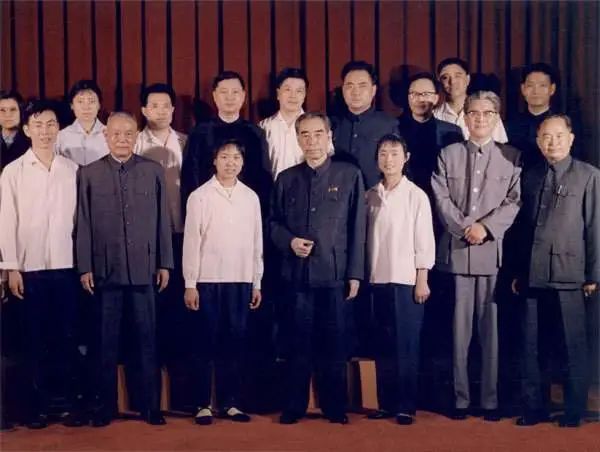 1961年，周恩来学习游泳，教练说，总理伤势太重，永远都学不会