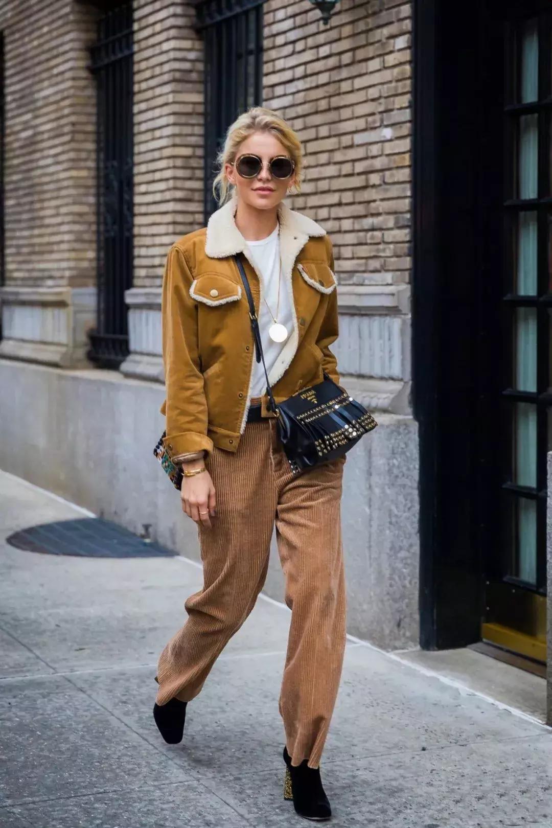 秋天穿温暖的衣服,秋冬复古灯芯绒搭配