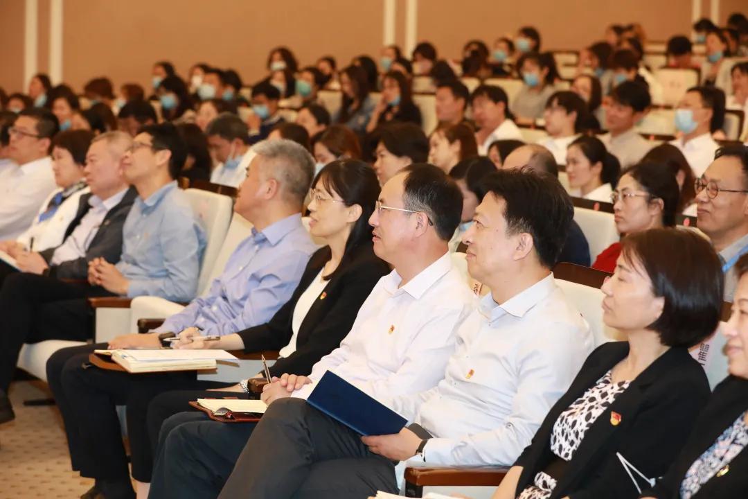 在百年*党**史中读懂复旦！焦扬为复旦大学基础教育集团教师上*党**课