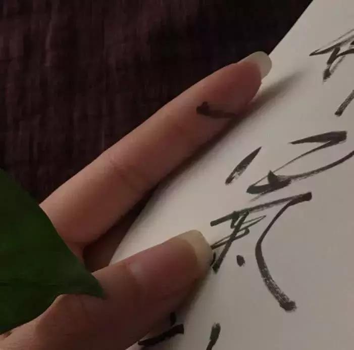 网易云热评：我以为时间是最好的偏方，原来治好的全都只是皮外伤