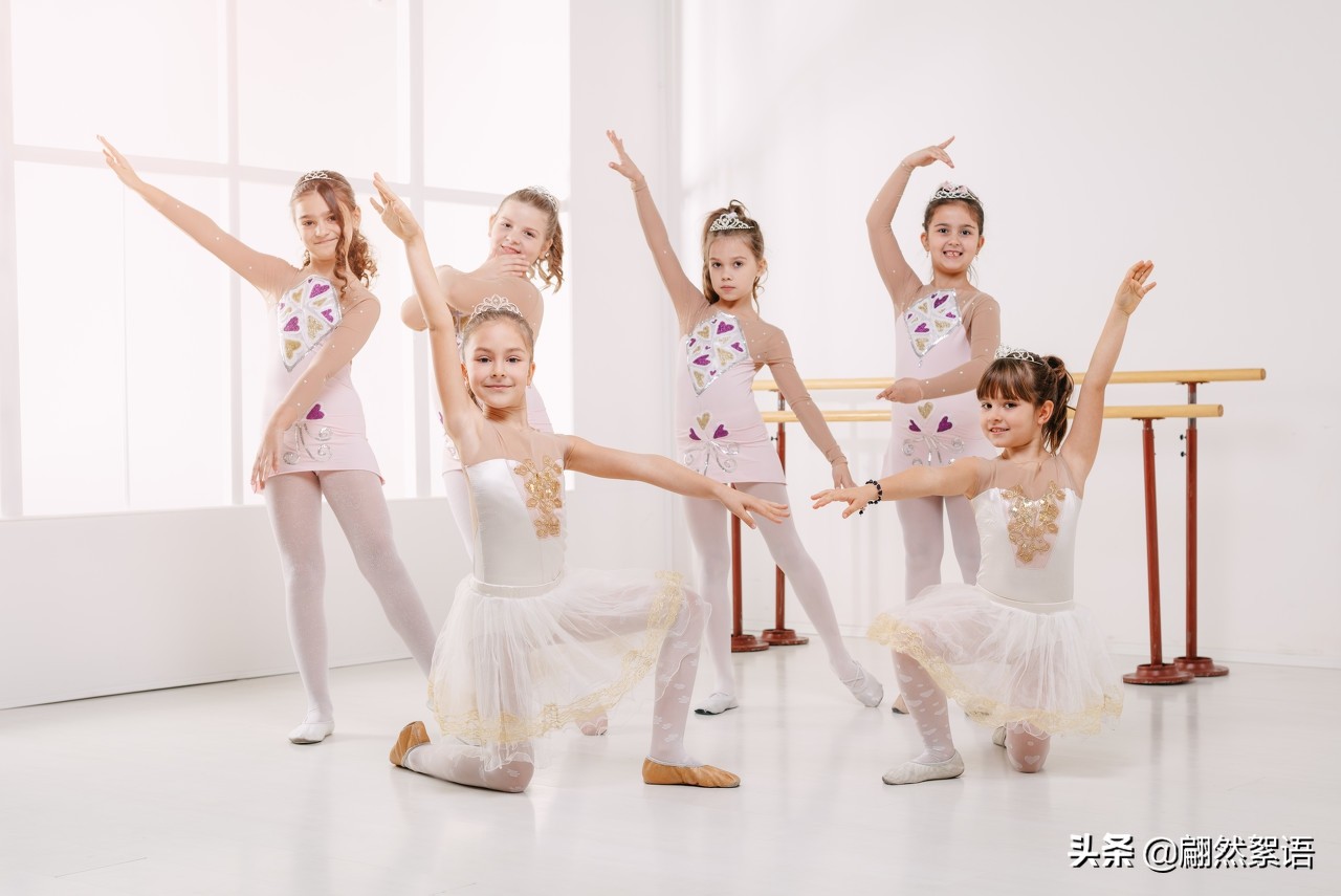学舞蹈的孩子是怎么自救的,4岁小孩学舞蹈痛哭还要坚持吗