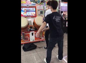 在日本人的中二世界里，PDD大概会成为“世界第一骚豚”