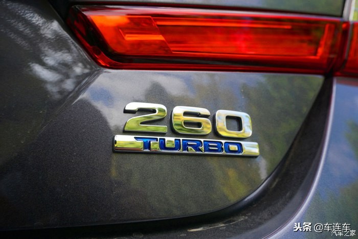 十代雅阁混动版与英诗派太空银,十代雅阁太空银还是白色好看