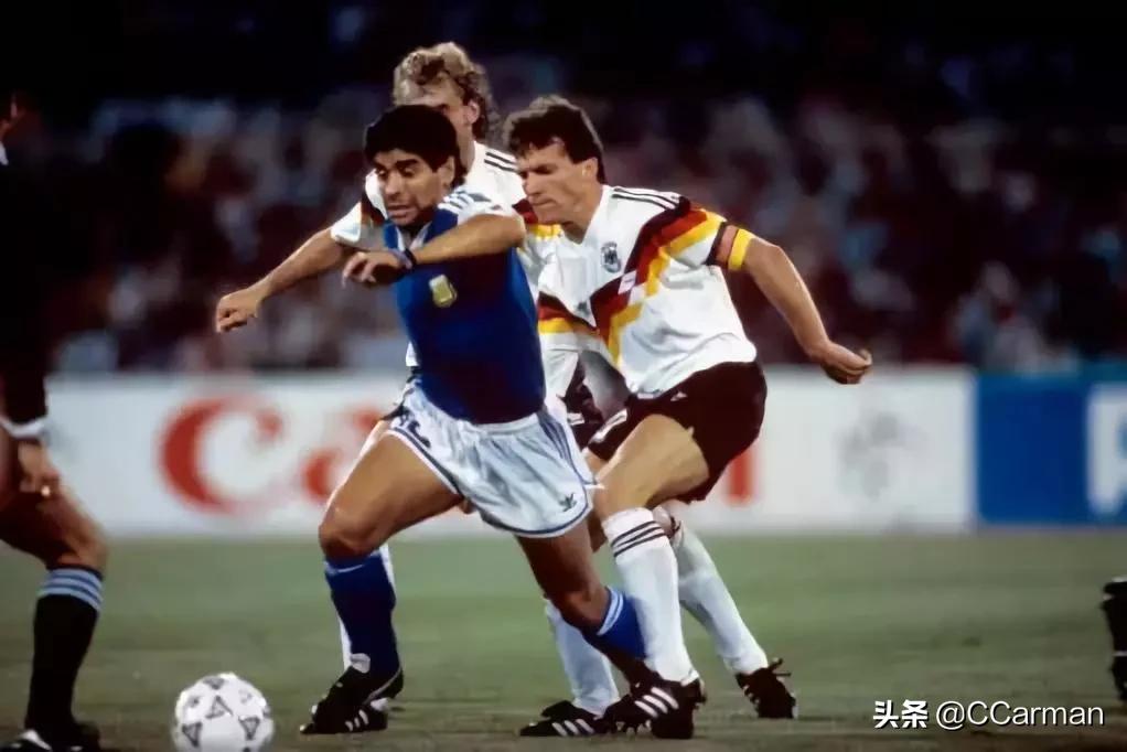 足球“上帝之手”:草根阶层公认史上第一球王,超脱体育政治领袖