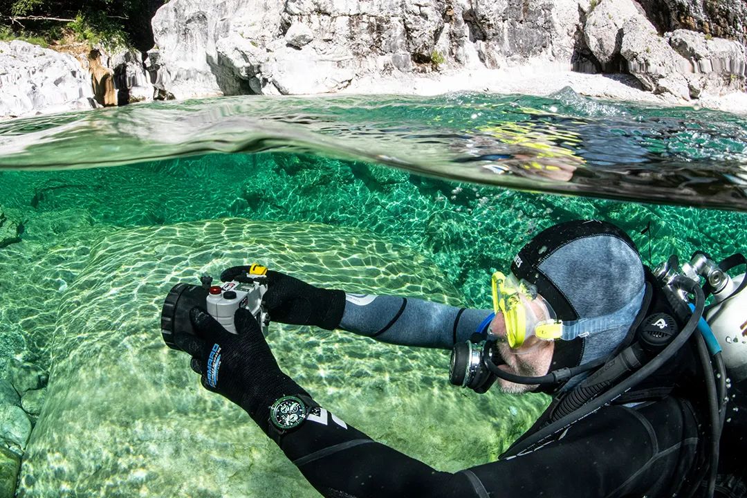 你在海里当海王，我在海底发绿光