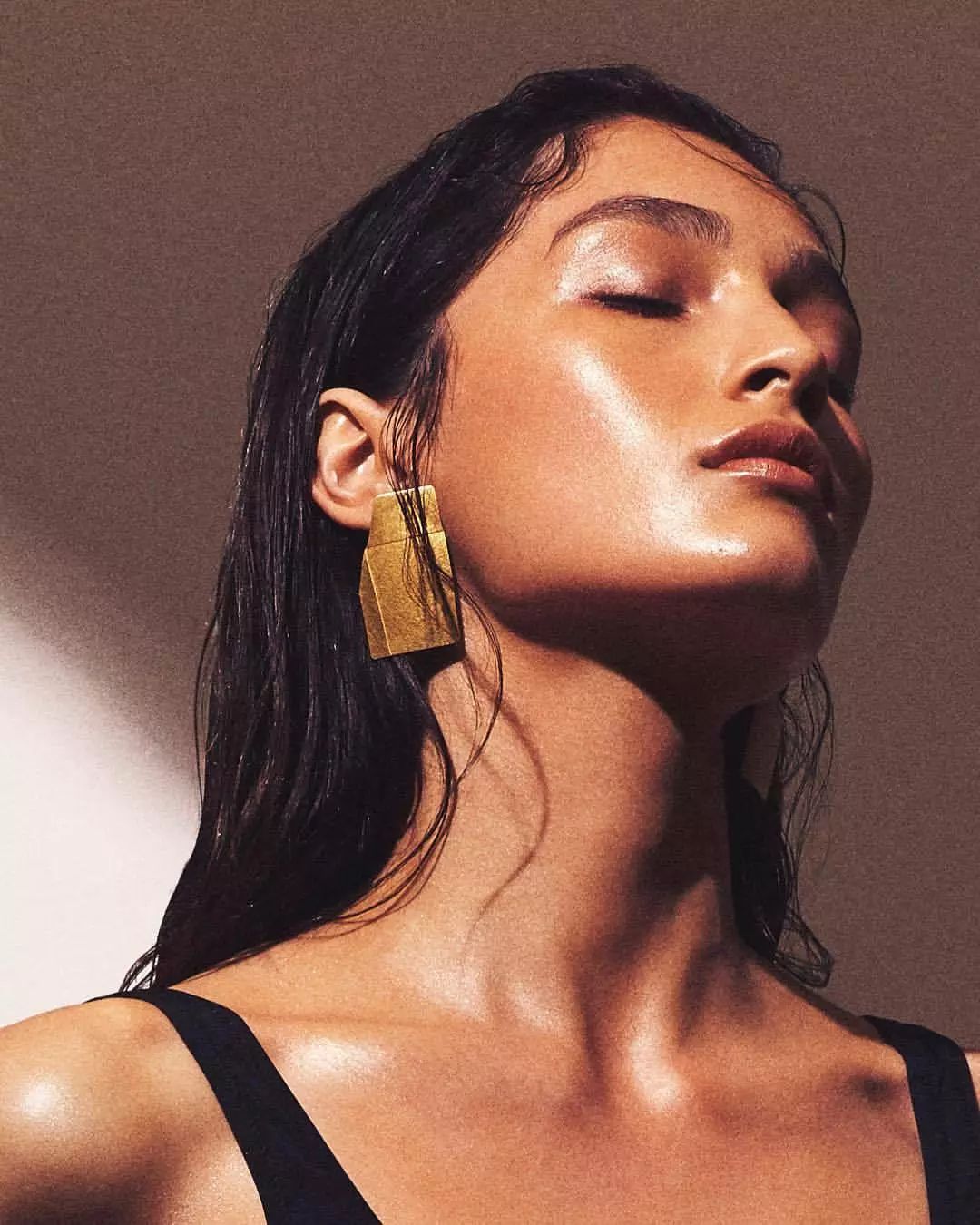 不差钱的女人的特点,为什么那么多人都喜欢佩戴耳环