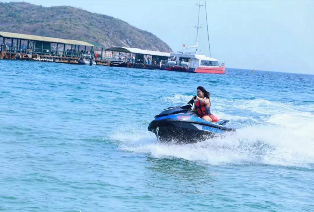 三亚潜水哪个俱乐部最好,三亚潜水得请教练么