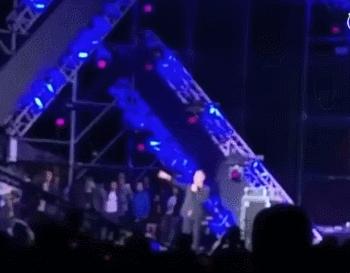 韩磊摔倒节目完整版,韩磊超常发挥