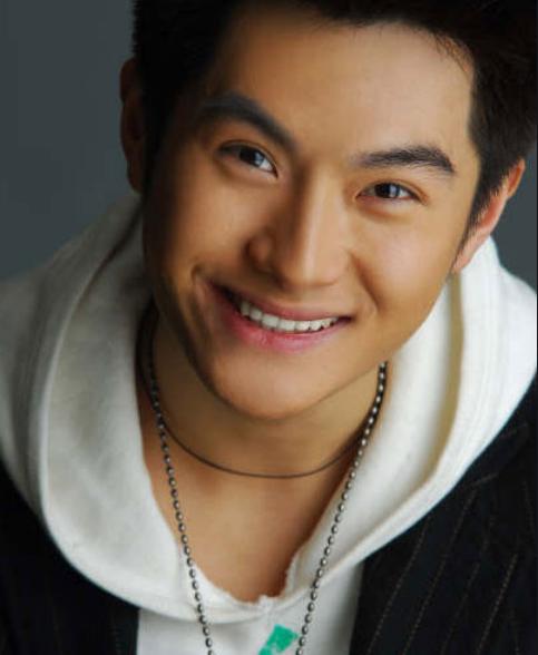 2013年“鳌拜”沈泰在咖啡厅暴打于正：为什么这么对我，你个变态