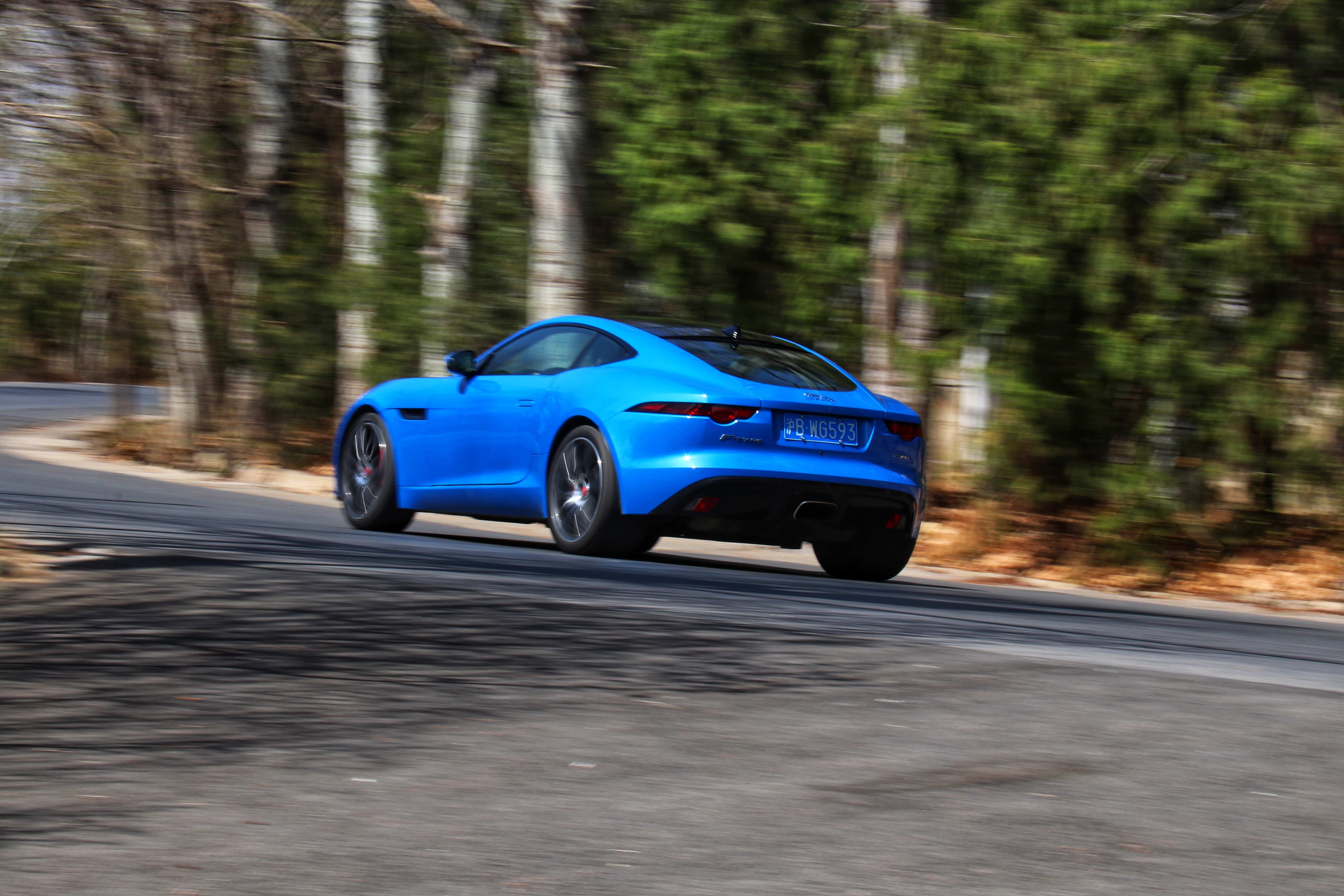 与“赫本”独享二人世界，焦点测试F-TYPE2.0T