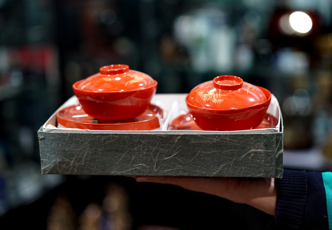 老式铜葫芦烟袋,古玩市场的铜胎掐丝珐琅花瓶