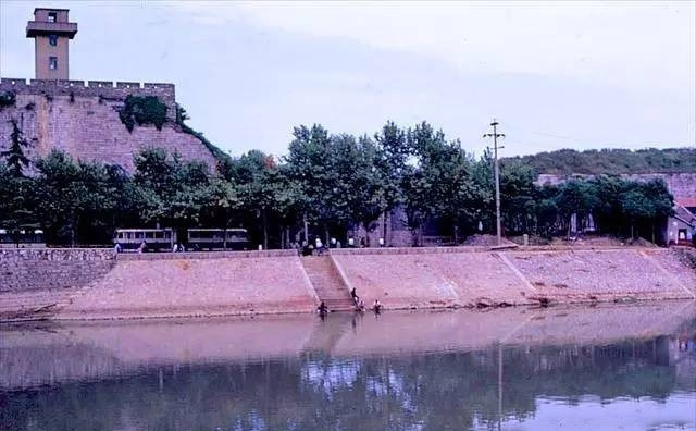 金陵饭店曾经的亚洲第一高楼,80年代南京老照片金陵饭店