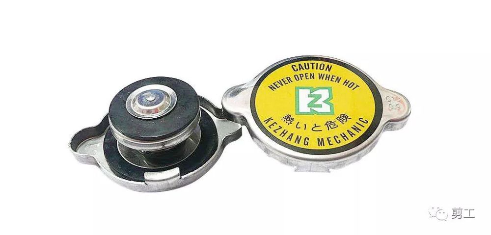 汽车水箱缺水对发动机有哪些损害,发动机高温缺水能立即加水吗