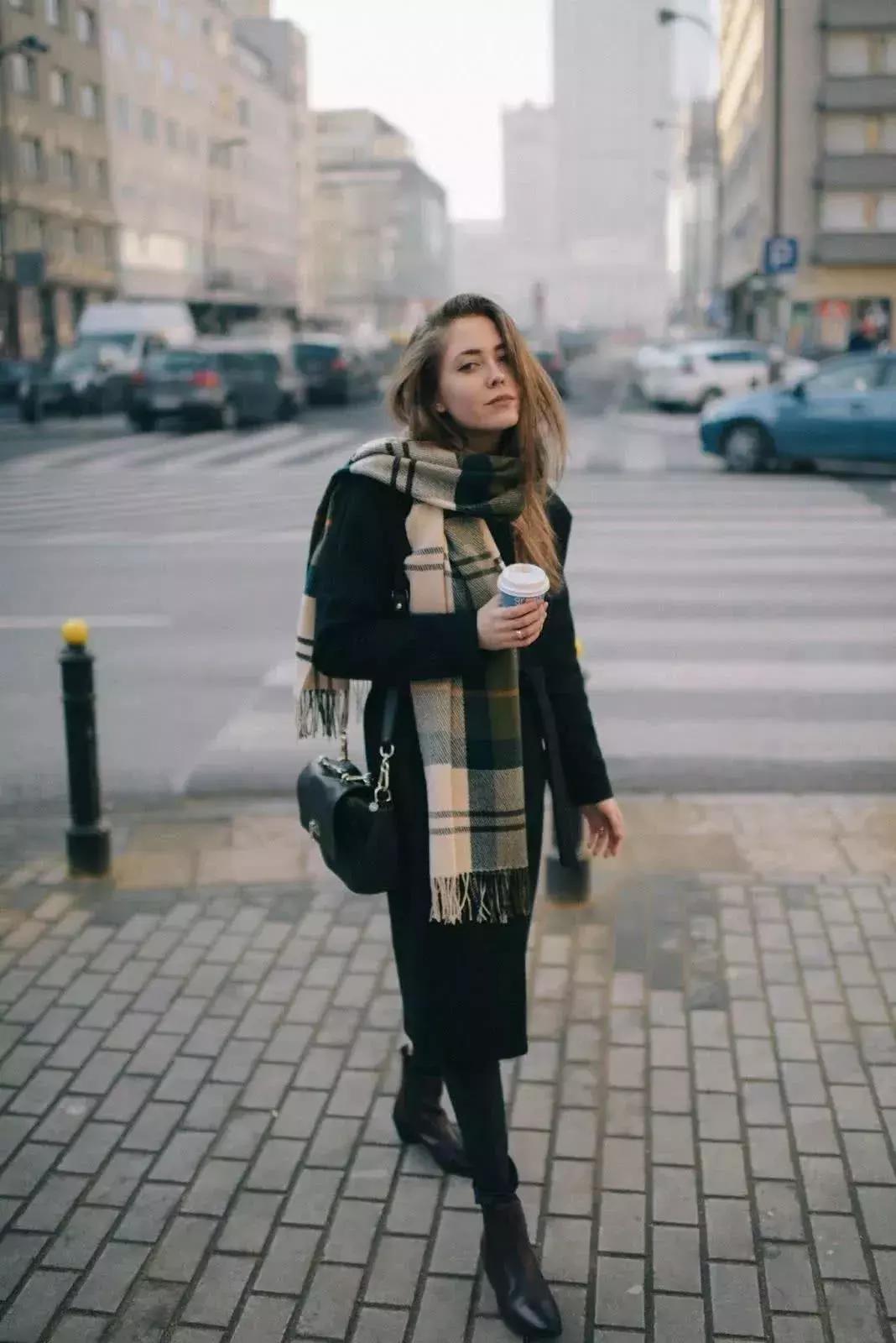 围巾怎么挑选适合自己的,买围巾又好看又简单